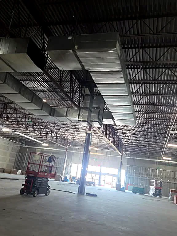 Rectangular sheet-metal trunk line in a commercial shell building